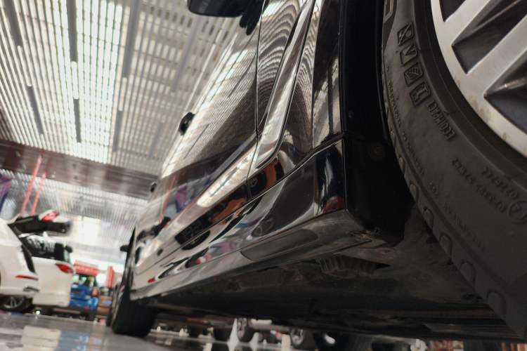 Used BMW 5 Series 2022 Updated 530Li Leading Edition Luxury Package Right Side Sill
