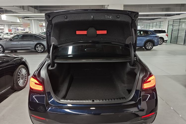 Used BMW 5 Series 2022 Second Facelift 525Li M Sport Package Trunk
