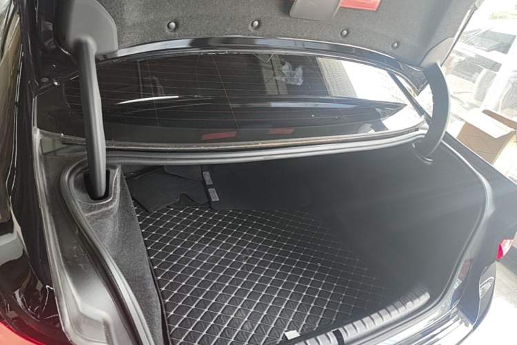 Used BMW 5 Series 2022 Second Facelift 525Li Luxury Package Trunk