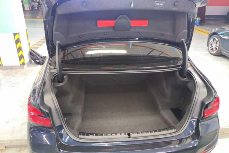 Used BMW 5 Series 2022 530Li Luxury Edition M Sport Package Trunk