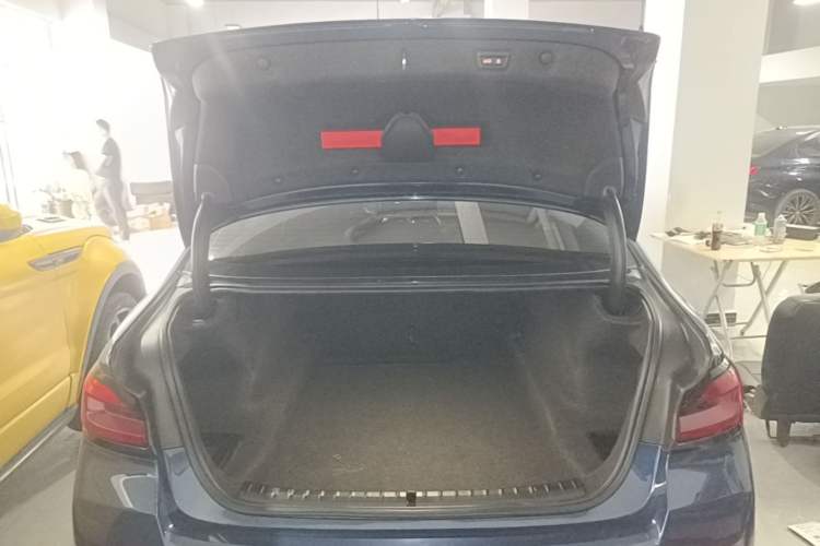 Used BMW 5 Series 2022 Restyled 530Li Luxury Edition M Sport Package Trunk