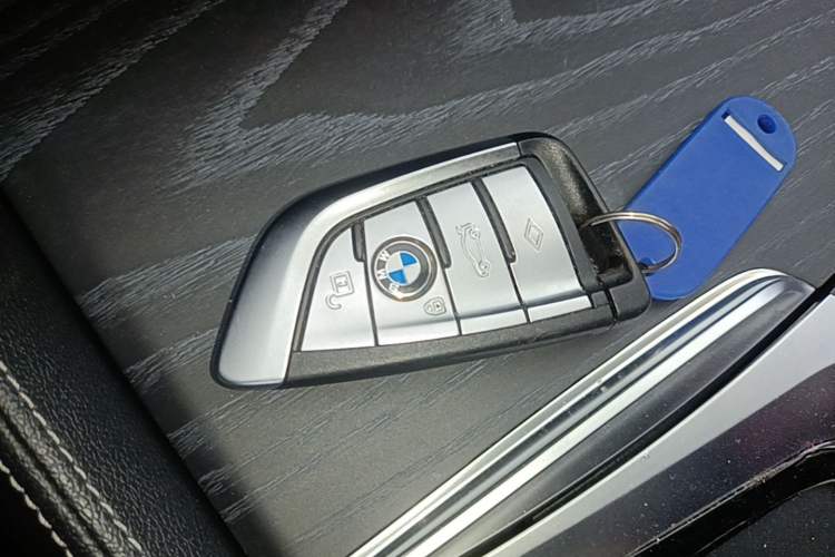 Used BMW 5 Series 2022 Restyled 530Li Leading Edition M Sport Package Vehicle Key