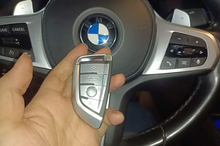 Used BMW 5 Series 2022 Restyled 530Li Luxury Edition M Sport Package Vehicle Key