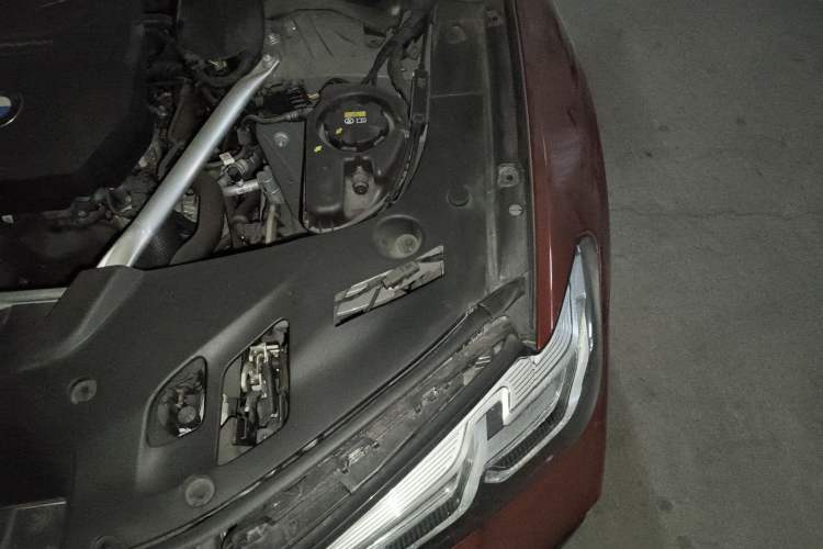 Used BMW 5 Series 2022 Restyled 525i M Sport Package Engine Bay Left