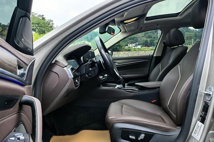 Used BMW 5 Series 2022 Updated 530Li Leading Edition Luxury Package Interior 2