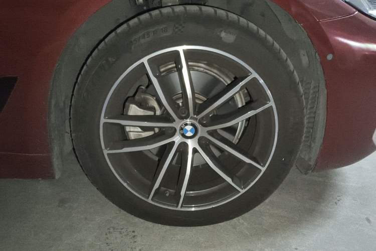 Used BMW 5 Series 2022 Restyled 525i M Sport Package Right Front Wheel Hub