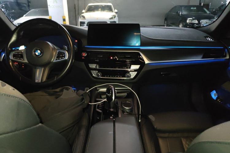 Used BMW 5 Series 2022 530i M Sport Package Center Console
