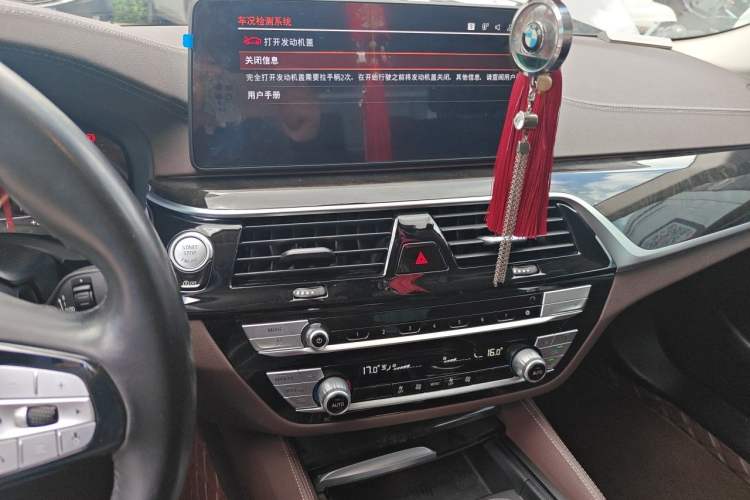 Used BMW 5 Series 2022 Second Facelift 525Li Luxury Package Audio And AC Panel