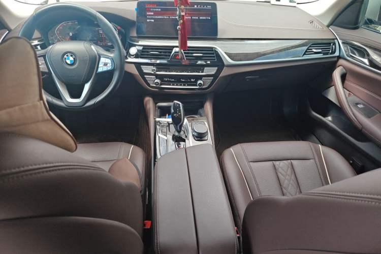 Used BMW 5 Series 2022 Second Facelift 525Li Luxury Package Center Console