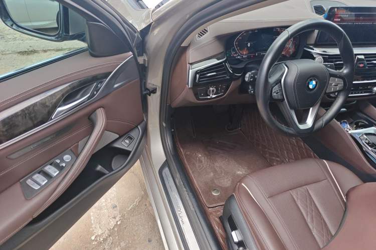 Used BMW 5 Series 2022 Second Facelift 525Li Luxury Package Driver Seat