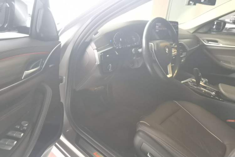 Used BMW 5 Series 2022 Updated 530Li Leading Edition Luxury Package Driver Seat