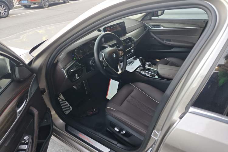 Used BMW 5 Series 2022 Updated 530Li Leading Edition Luxury Package Driver Seat