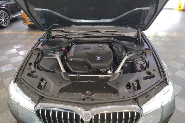 Used BMW 5 Series 2022 Restyled 525i M Sport Package Engine Bay