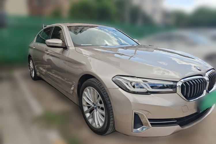 Used BMW 5 Series 2022 Second Facelift 525Li Luxury Package Front Right 45 Deg