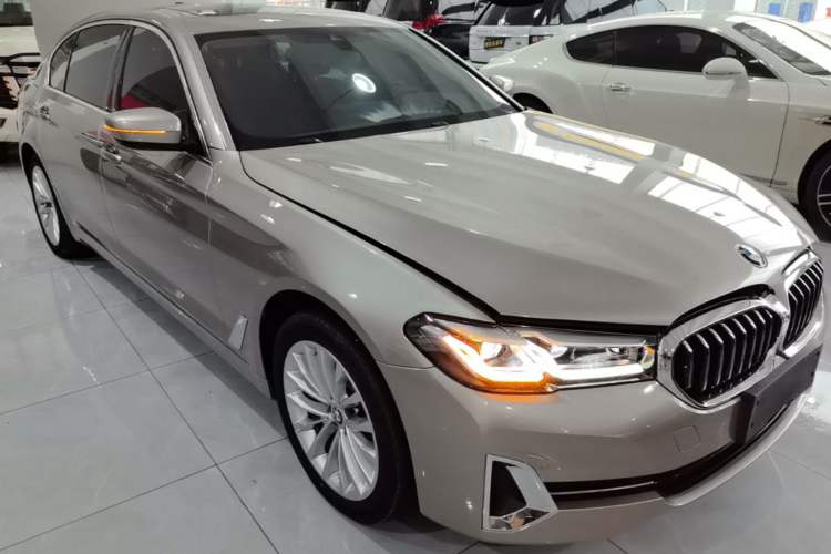 Used BMW 5 Series 2022 Restyled 525Li Luxury Package Front Right 45 Deg