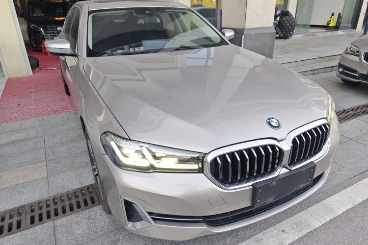 Used BMW 5 Series 2022 Updated 530Li Leading Edition Luxury Package Front Right 45 Deg