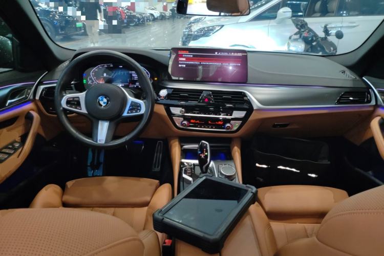 Used BMW 5 Series 2022 Restyled 525i M Sport Package Interior 2