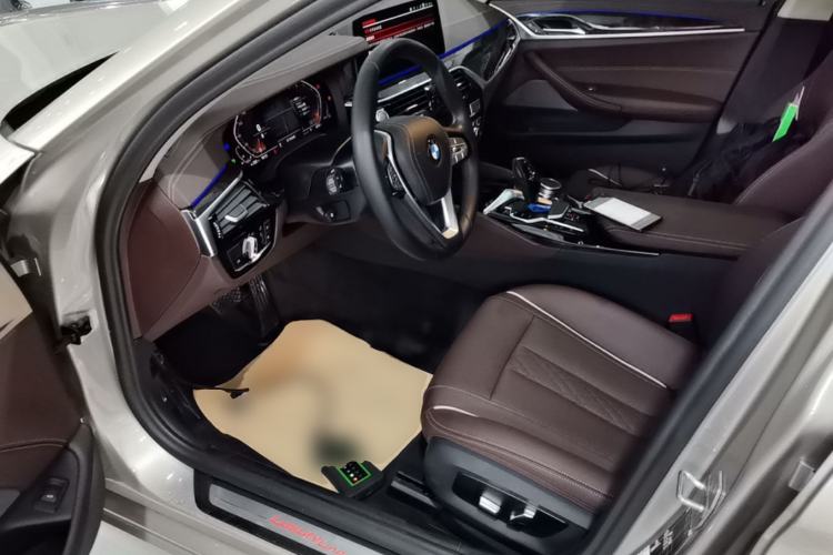 Used BMW 5 Series 2022 Restyled 525Li Luxury Package Left Front Seat
