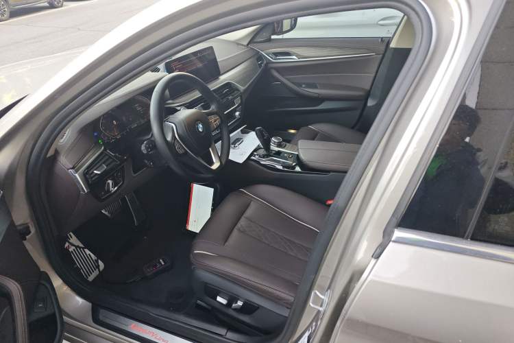 Used BMW 5 Series 2022 Updated 530Li Leading Edition Luxury Package Left Front Seat