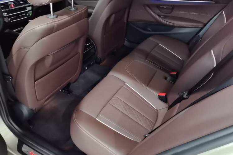 Used BMW 5 Series 2022 Restyled 525Li Luxury Package Left Rear Seat