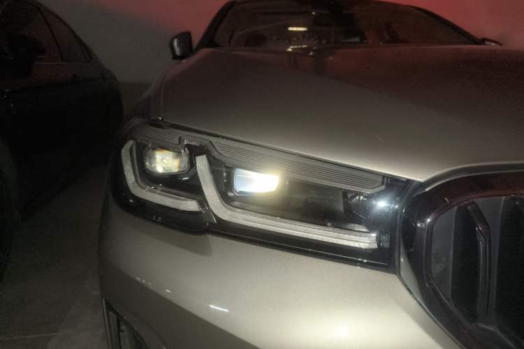 Used BMW 5 Series 2022 Restyled 525Li Luxury Package Right Front Headlight