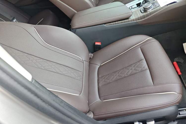 Used BMW 5 Series 2022 Updated 530Li Leading Edition Luxury Package Right Front Seat