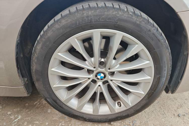 Used BMW 5 Series 2022 Second Facelift 525Li Luxury Package Right Front Wheel Hub