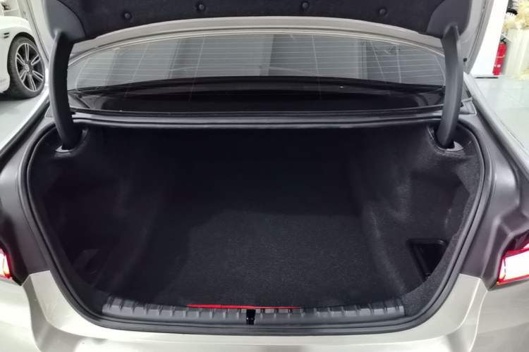 Used BMW 5 Series 2022 Restyled 525Li Luxury Package Trunk