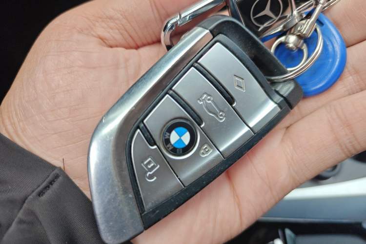 Used BMW 5 Series 2022 Second Facelift 525Li Luxury Package Vehicle Key