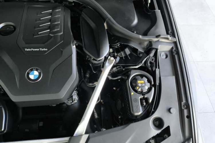 Used BMW 5 Series 2022 Restyled 525i M Sport Package Engine Bay Left