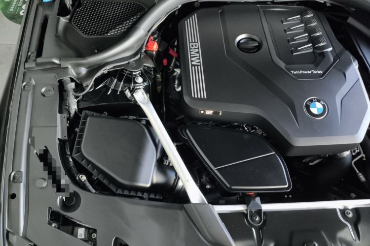 Used BMW 5 Series 2022 Restyled 525i M Sport Package Engine Bay Right