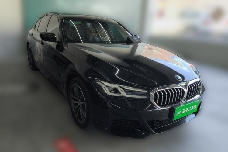 Used BMW 5 Series 2022 Restyled 525i M Sport Package Front Right 45 Deg