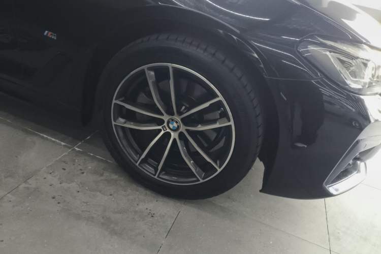 Used BMW 5 Series 2022 Restyled 525i M Sport Package Right Front Wheel Hub