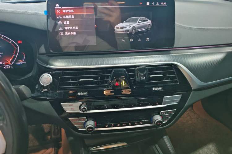 Used BMW 5 Series 2022 530i M Sport Package Audio And AC Panel