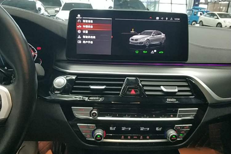 Used BMW 5 Series 2022 Second Facelift 525i M Sport Package Audio And AC Panel