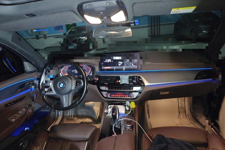Used BMW 5 Series 2022 Second Facelift 530Li Luxury Version M Sport Package Center Console