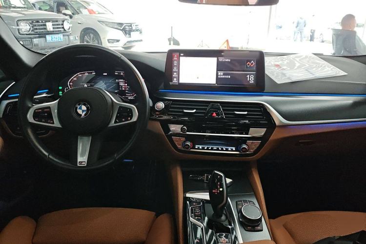 Used BMW 5 Series 2022 Second Facelift 525i M Sport Package Center Console