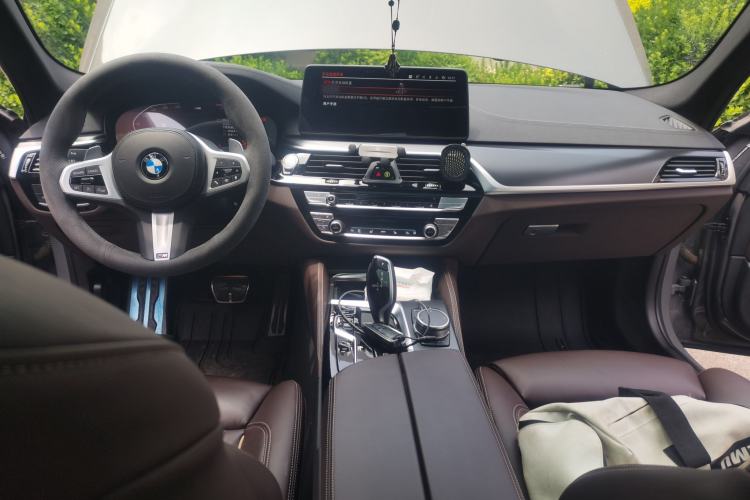 Used BMW 5 Series 2022 540i Sport Line M Sport Package Center Console