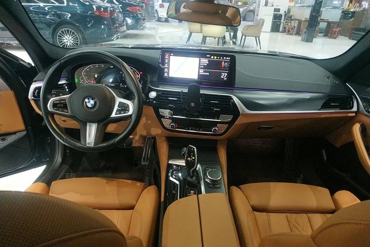 Used BMW 5 Series 2022 Second Facelift 525i M Sport Package Center Console