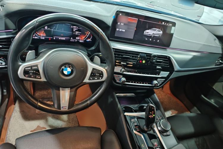 Used BMW 5 Series 2022 530i M Sport Package Center Console