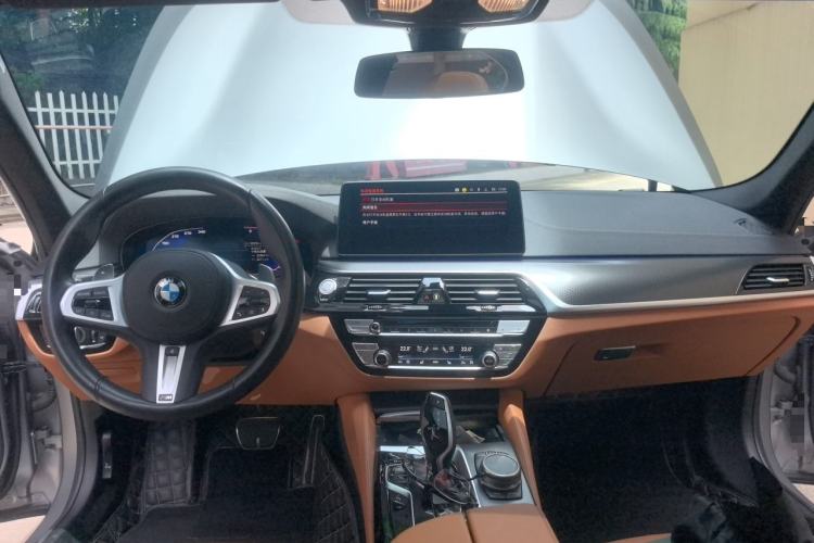 Used BMW 5 Series 2022 540i Sport Line M Sport Package Center Console