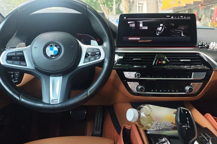 Used BMW 5 Series 2022 530i M Sport Package Center Console