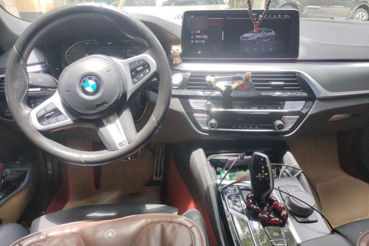 Used BMW 5 Series 2022 525i M Sport Package Center Console
