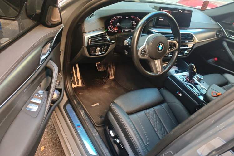 Used BMW 5 Series 2022 Restyled 525i M Sport Package Driver Seat