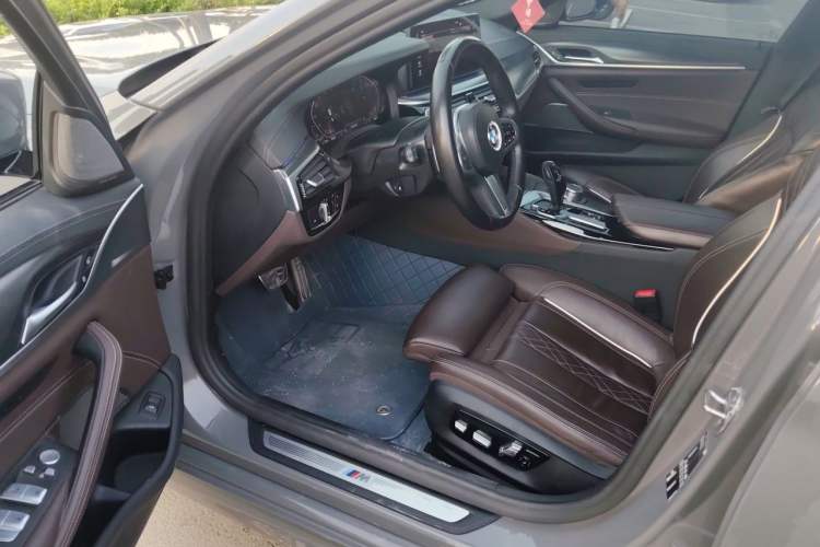 Used BMW 5 Series 2022 Restyled 540i Luxury Edition M Sport Package Driver Seat