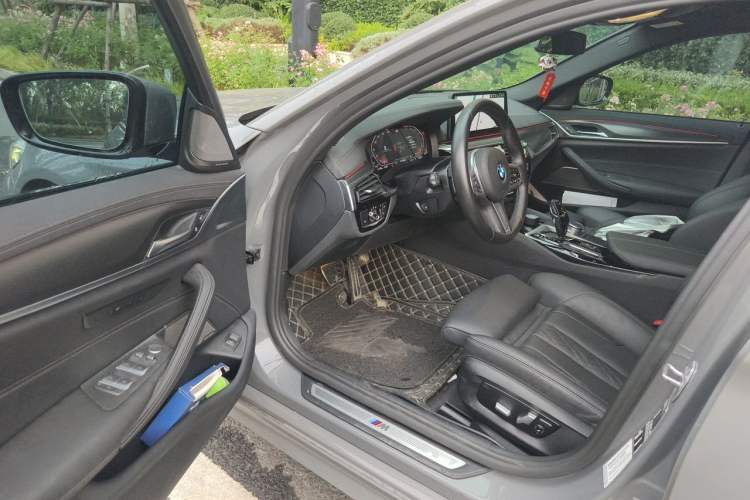 Used BMW 5 Series 2022 Updated 530i M Sport Package Driver Seat