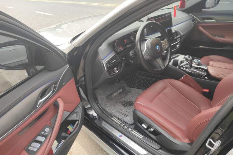 Used BMW 5 Series 2022 530Li Leading Model M Sport Package Driver Seat