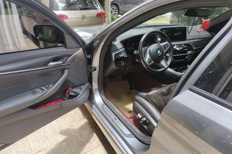 Used BMW 5 Series 2022 525i M Sport Package Driver Seat