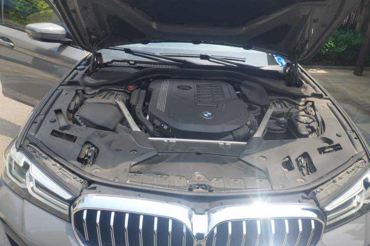 Used BMW 5 Series 2022 540i Sport Line M Sport Package Engine Bay
