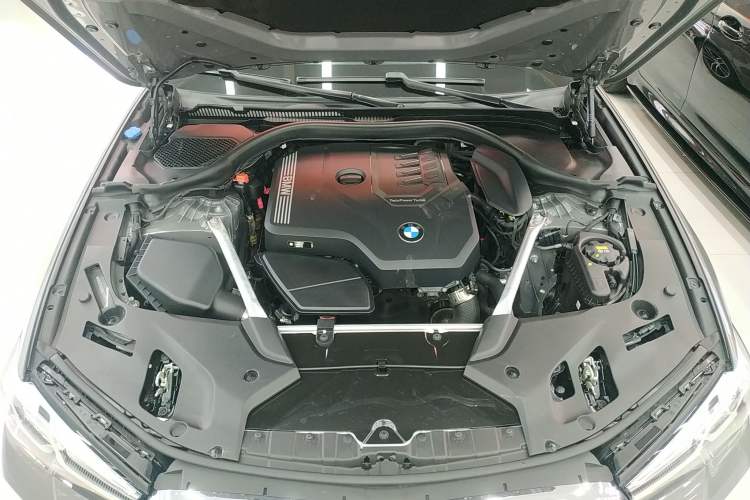 Used BMW 5 Series 2022 Restyled 525i M Sport Package Engine Bay